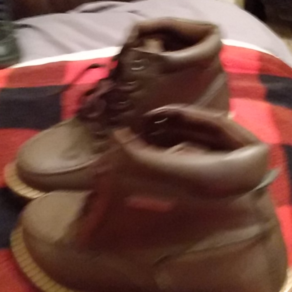 Shoes - Picture 5 of 6